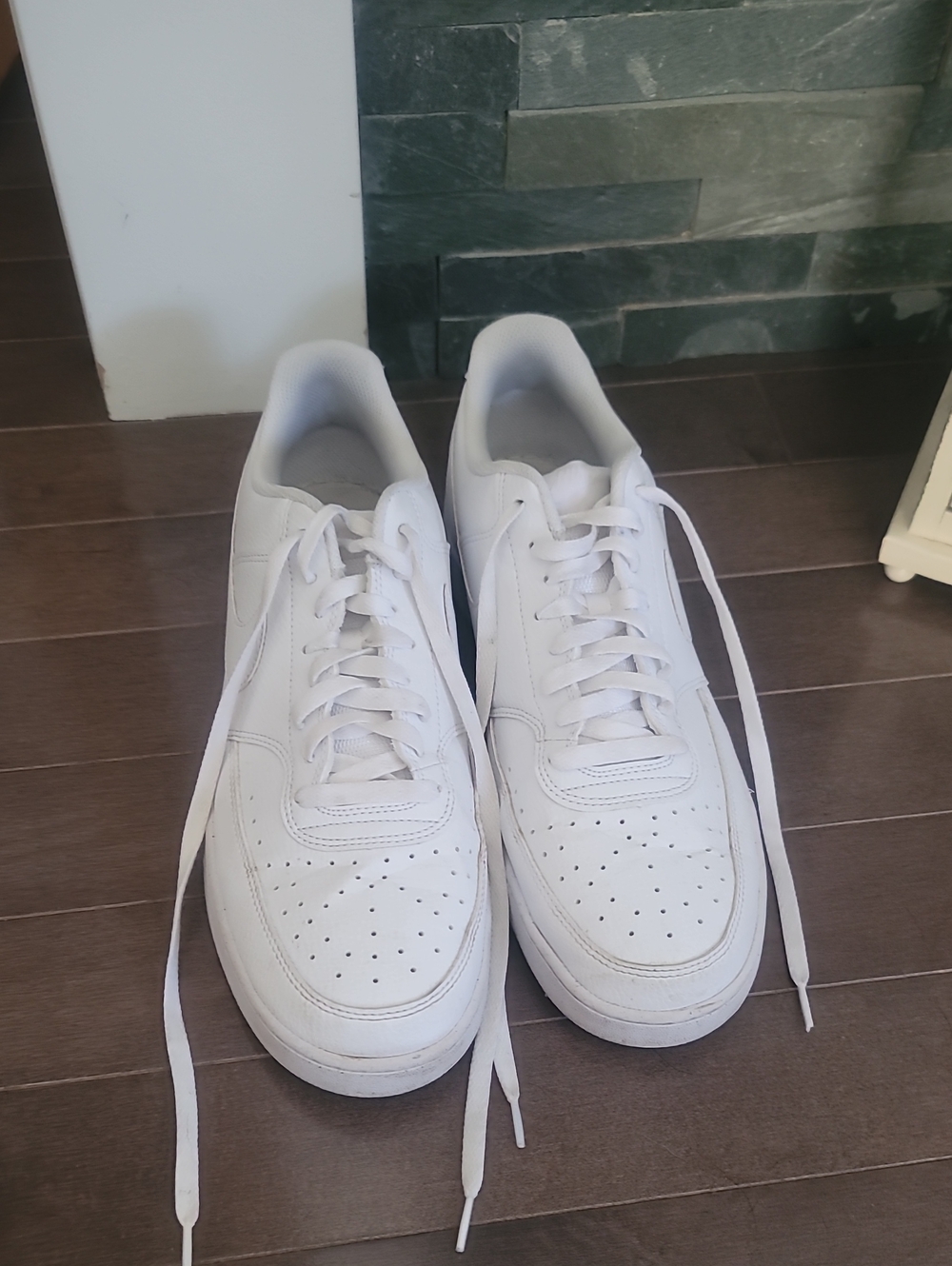 Men's White Low-Top Sneakers - Classic Casual Style